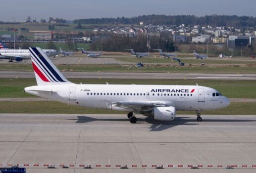 Air France aircraft on the runway, reflecting the airline’s expanded winter flight program connecting France and Morocco.