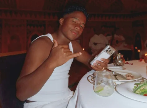 Endrick relaxing at a dinner in Marrakech during his anniversary trip, reflecting Morocco’s charm and growing appeal among global football players