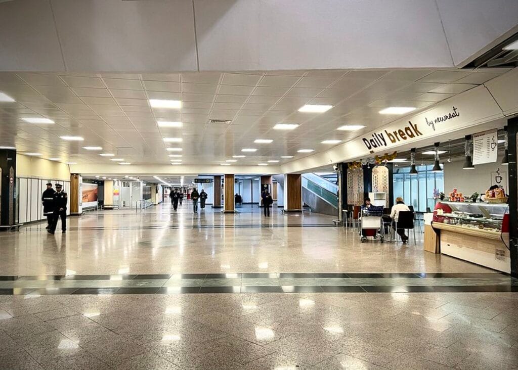 Casablanca airport passenger traffic 2025