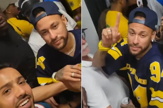 Football star interacting with Moroccan fans during a crowded indoor event