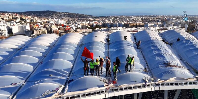 Grand Stade de Tanger Completes Roof Covering as Workers Raise Moroccan Flag for Green March Anniversary